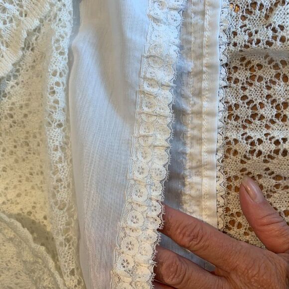 Baby's Christening/layette/wedding gown, hand made, full lining, cap, EUC. - Picture 6 of 15